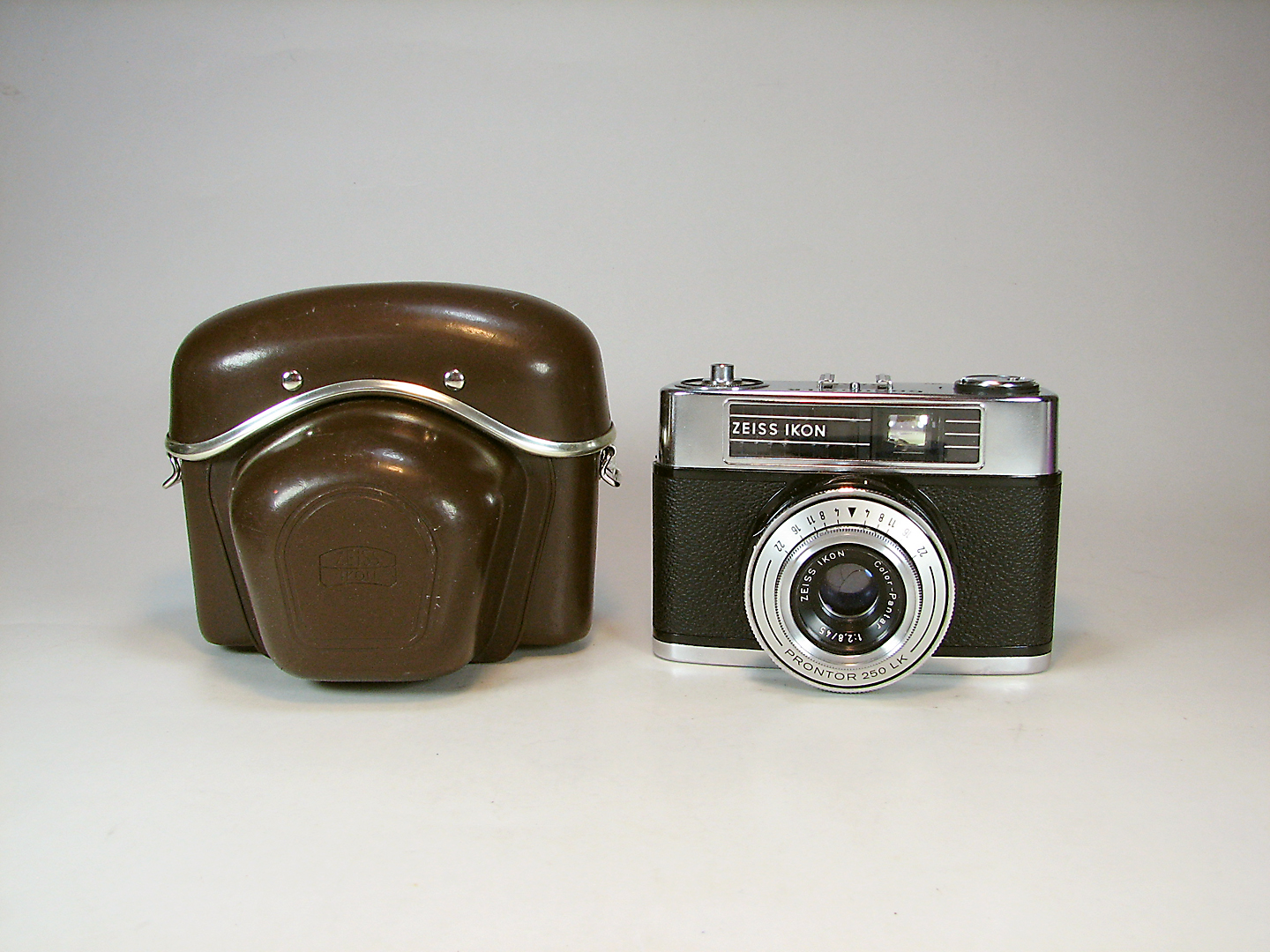 دوربین کلکسیونی Zeiss Ikon Contina LK