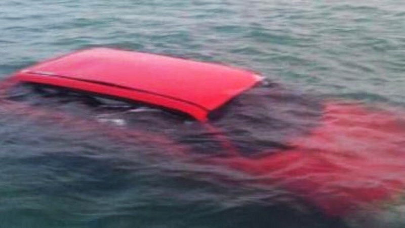 چگونه هنگام غرق شدن خودرو جان خود را نجات دهیم ؟