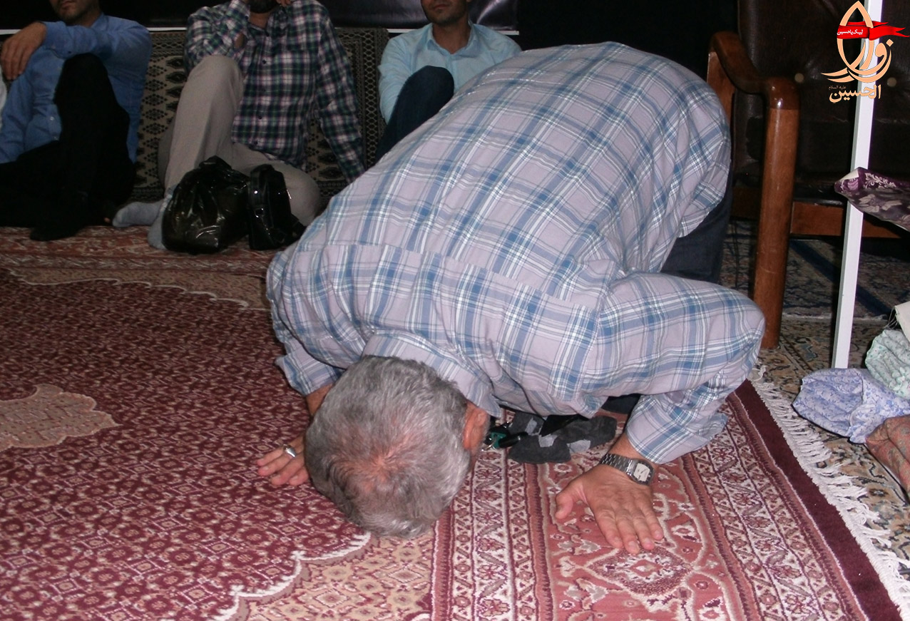اقامه نماز در حسینیه شهیددولت آبادی