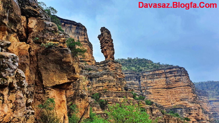 منار (ستون سنگی) دره شیرز