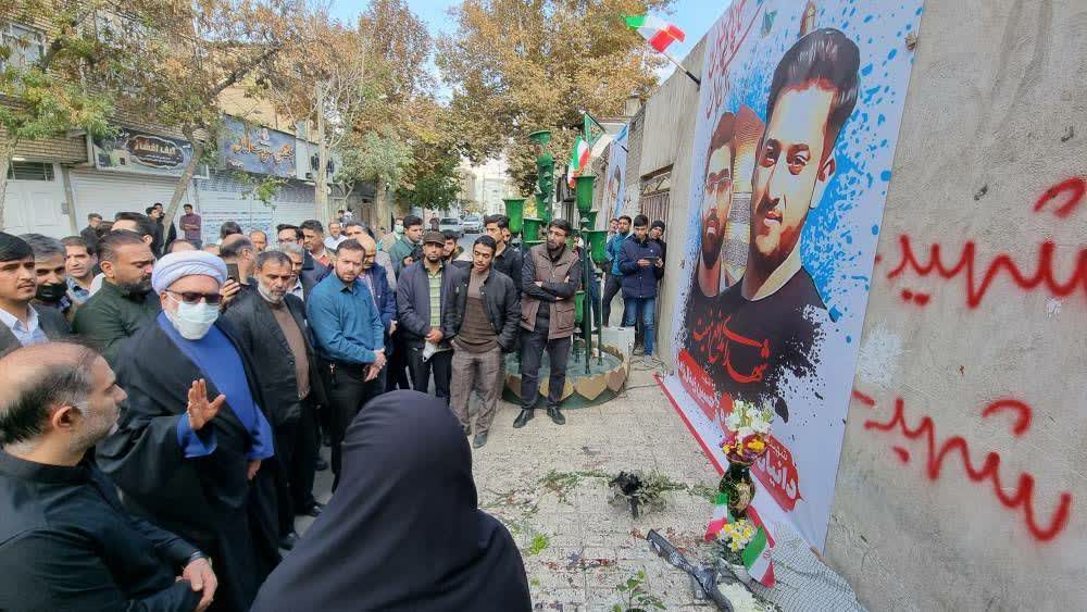 حضور آیت الله مروی در محل شهادت مدافع وطن در مشهد